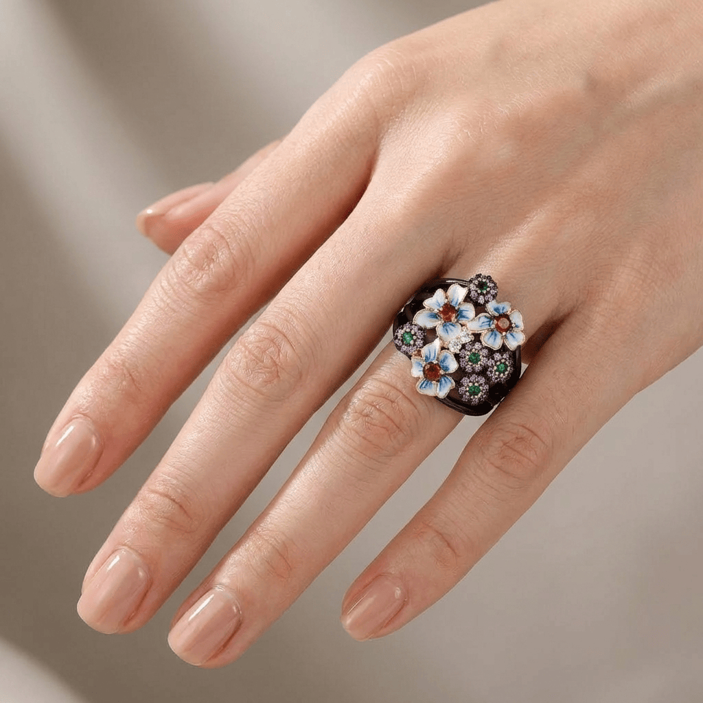 Ring med färgglad blomsteräng i emalj