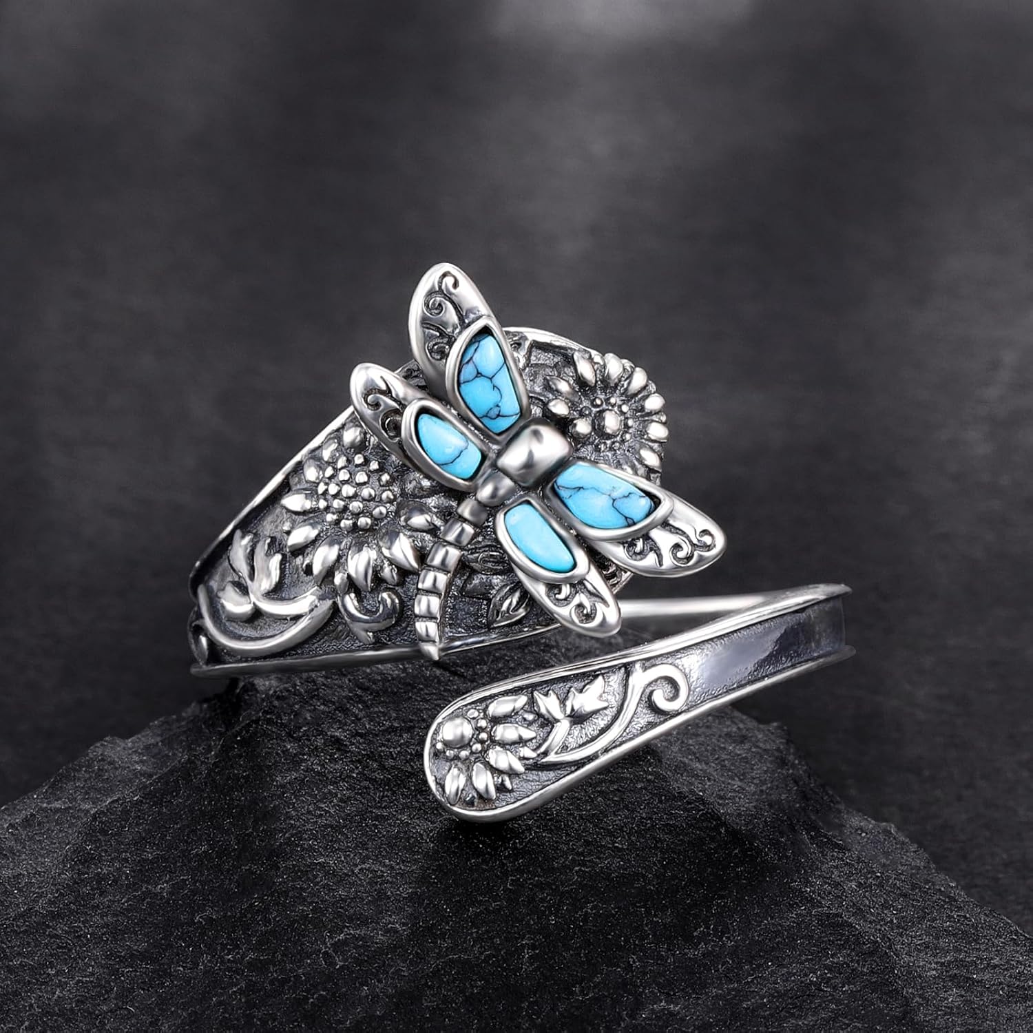 Skedring i sterlingsilver med turkos – lindad vintage boho-ring med trollslända