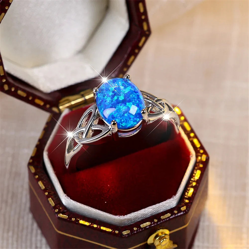 Silverring i vintagestil med blå opal