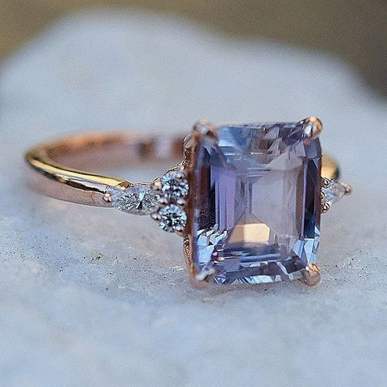 Vintagering med blåviolett kristall