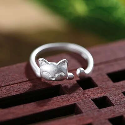 Silverring i vintagestil med katt