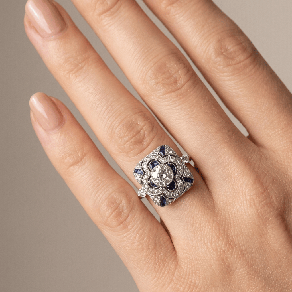 Silverring i vintagestil med diamant och safir