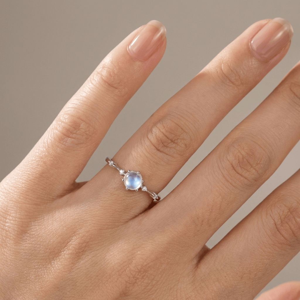 Silverring i vintagestil med månsten – justerbar