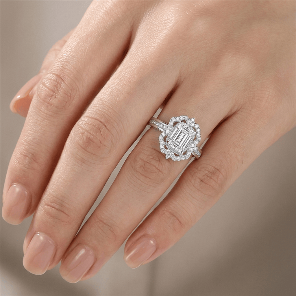 Ring med rektangulär halo och diamant