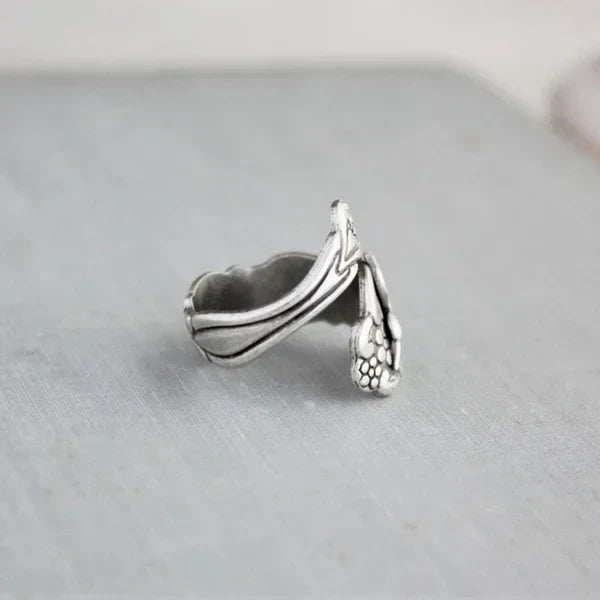 Ring med kolibri och blomma