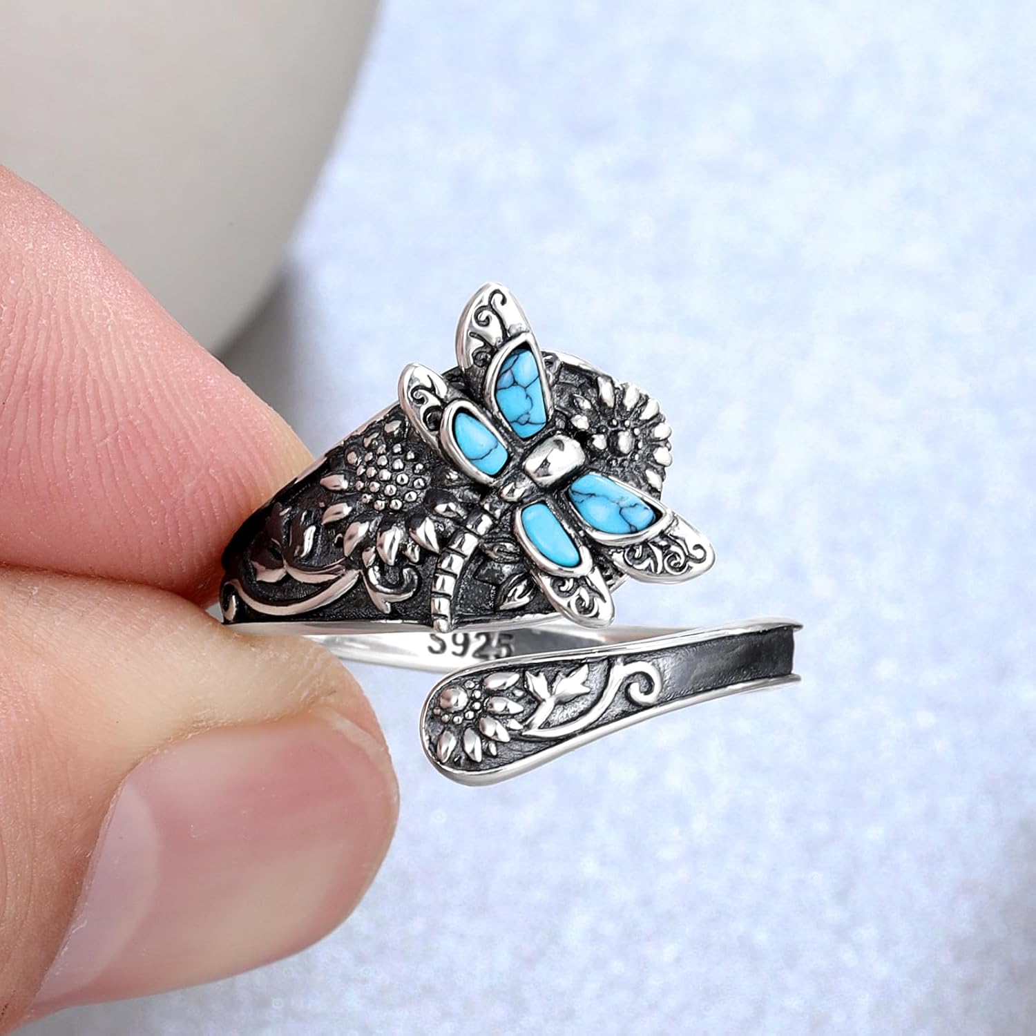 Skedring i sterlingsilver med turkos – lindad vintage boho-ring med trollslända