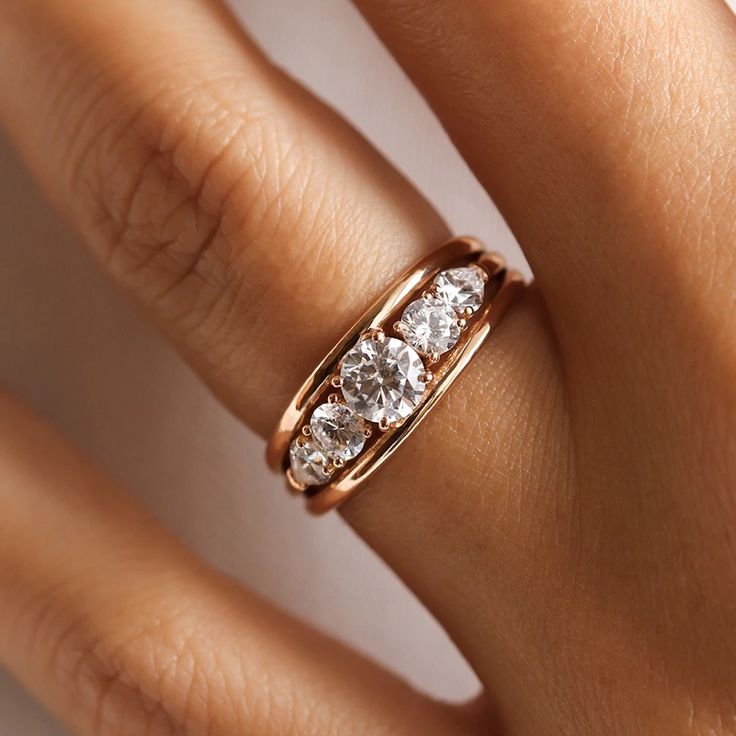 Blank guldring i vintagestil