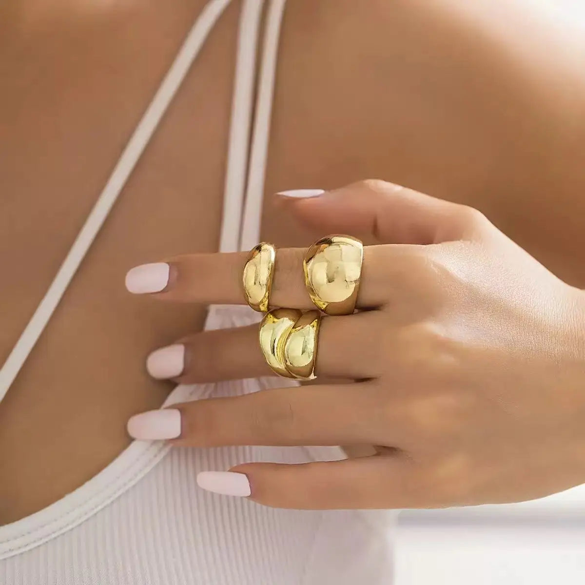 Ringkollektion med barockpärla och blomma
