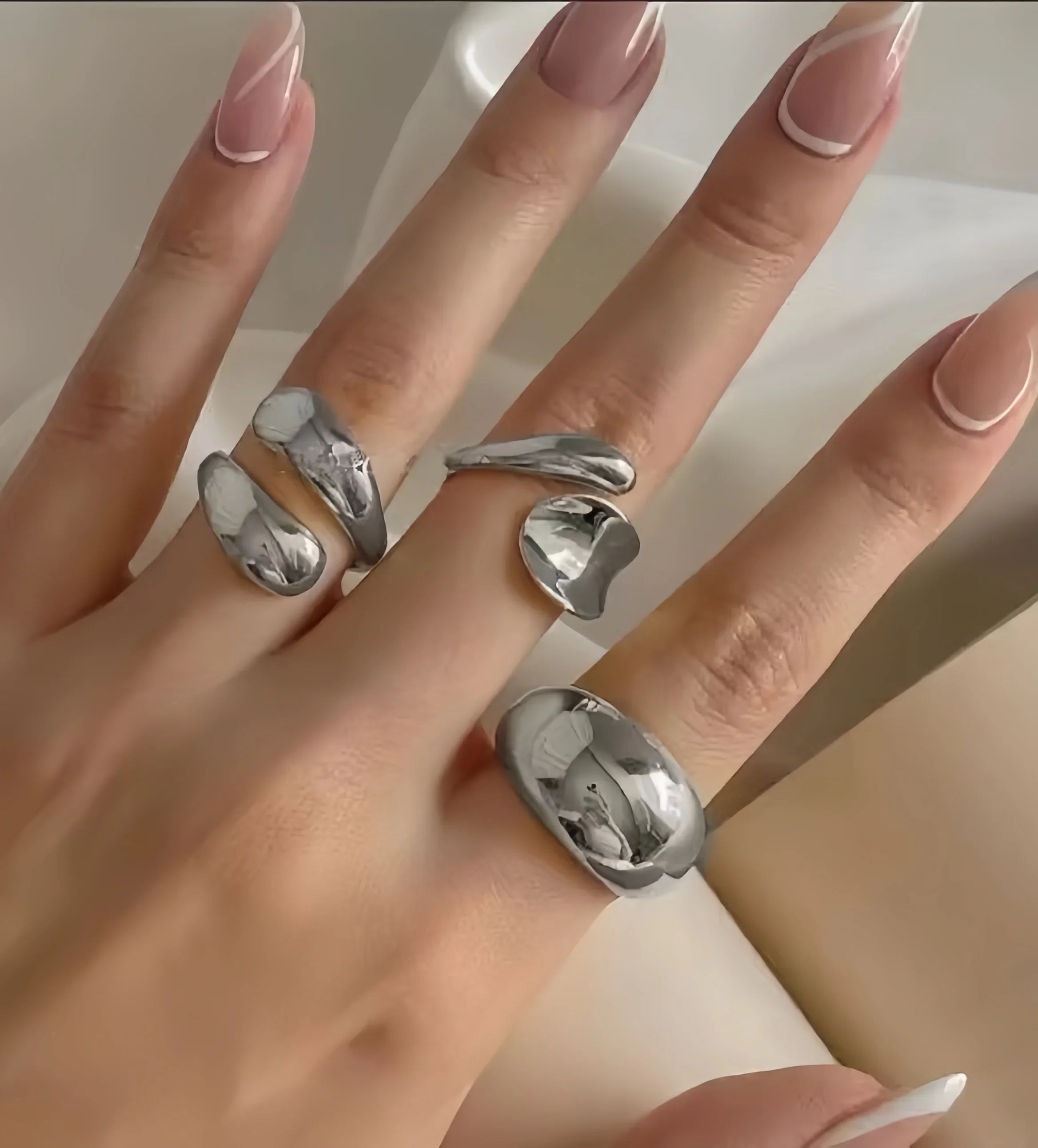 Ringkollektion med barockpärla och blomma