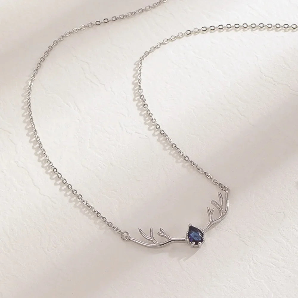 Halsband med Hjortskinn och Delikat Hjärta Charm