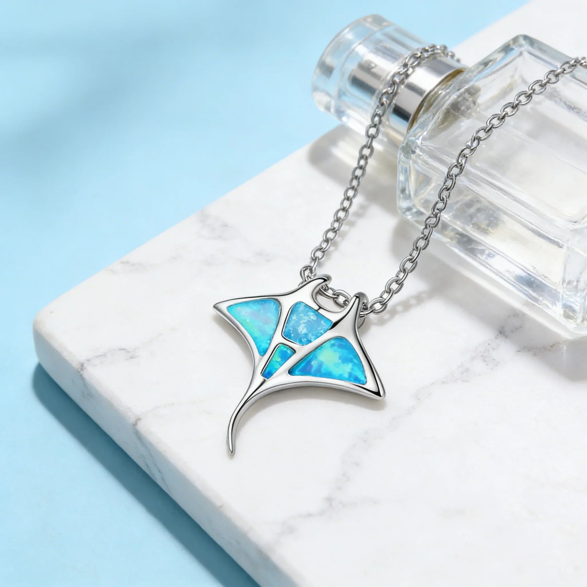 Manta Ray Blå Opal Halsband