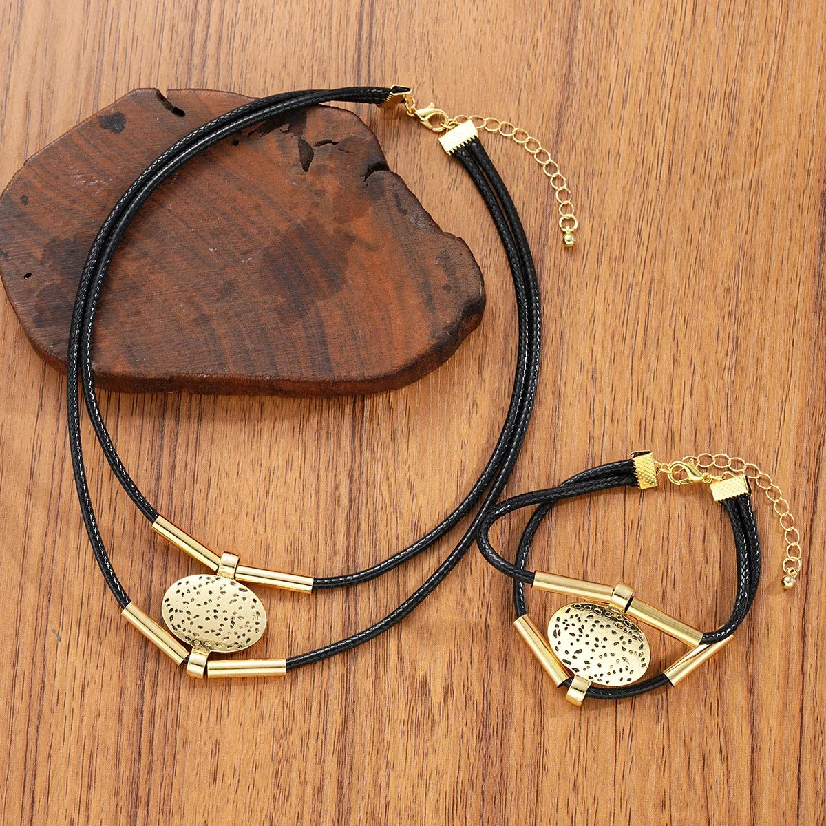 Tidlös Lagerhalsband & Armband Set
