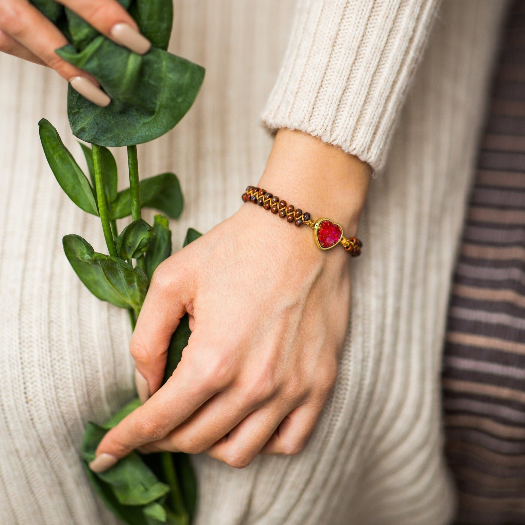 Intens Röd Opal kärleksbeskyddande armband