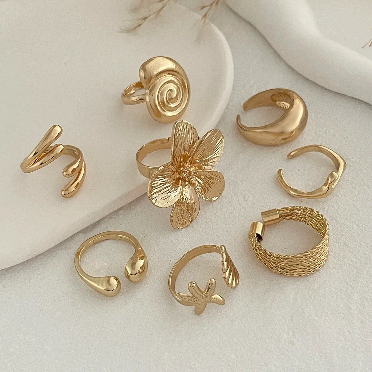 Ringkollektion i vintagestil med blomblad