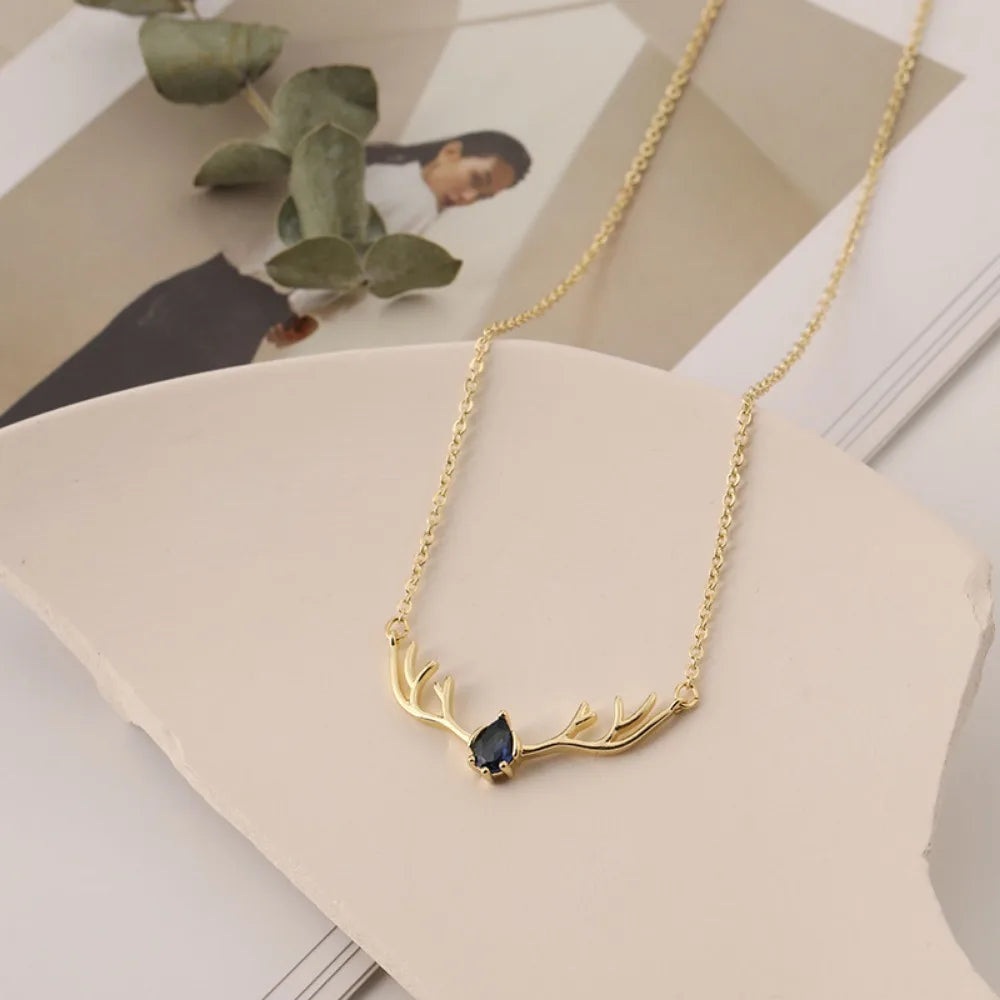 Halsband med Hjortskinn och Delikat Hjärta Charm