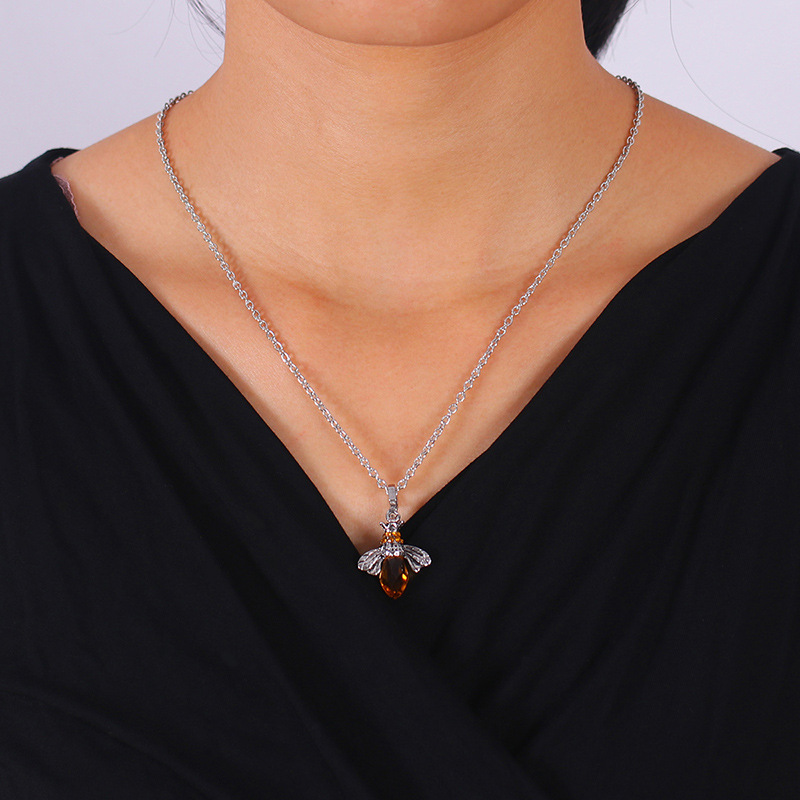 Gyllene Bi Ande Halsband
