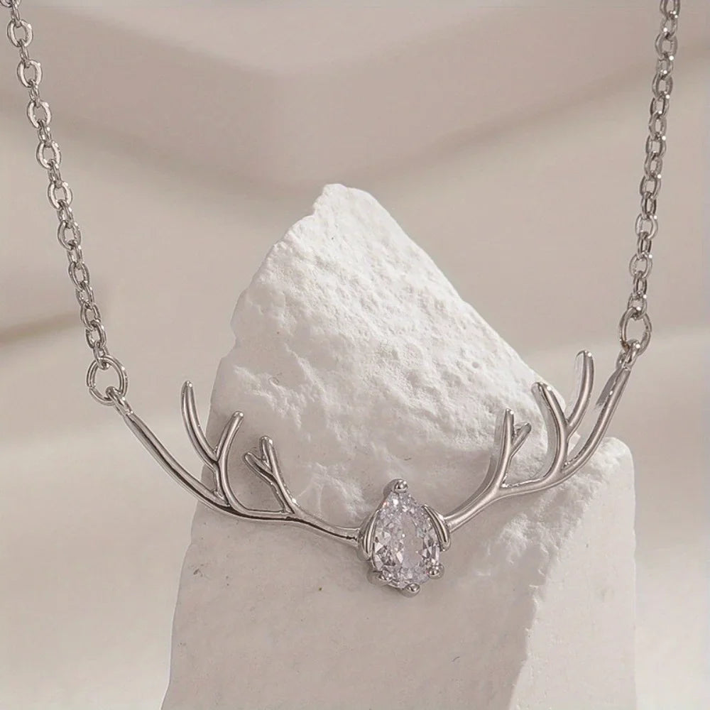 Halsband med Hjortskinn och Delikat Hjärta Charm