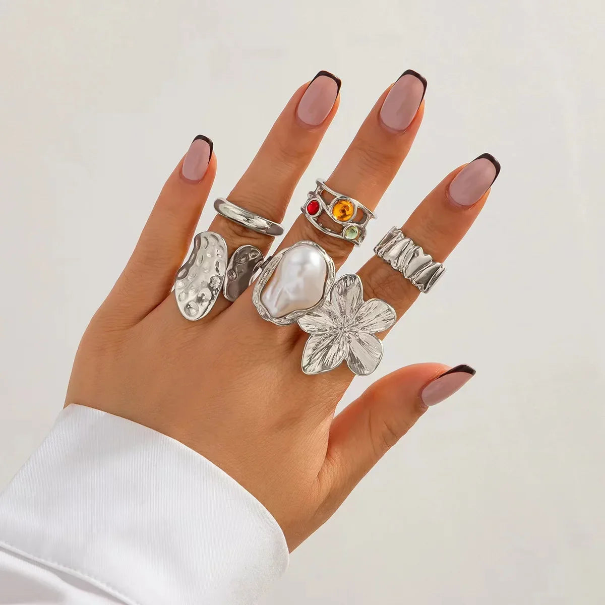 Ringkollektion med barockpärla och blomma