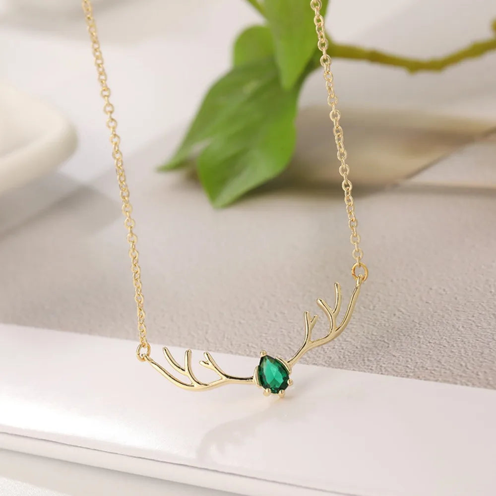 Halsband med Hjortskinn och Delikat Hjärta Charm