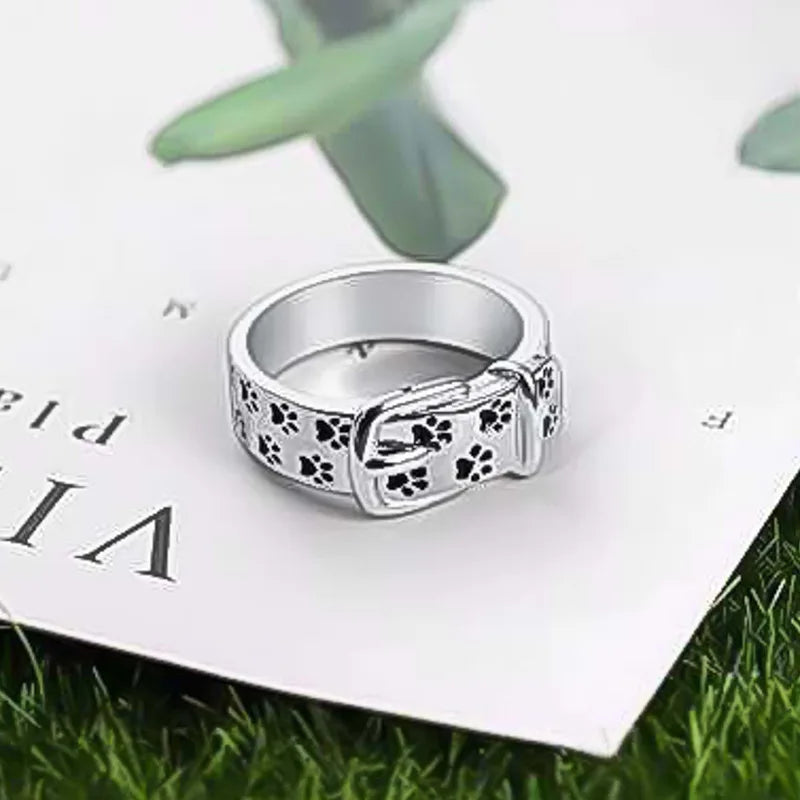 Söt och stilren ring inspirerad av hundhalsband