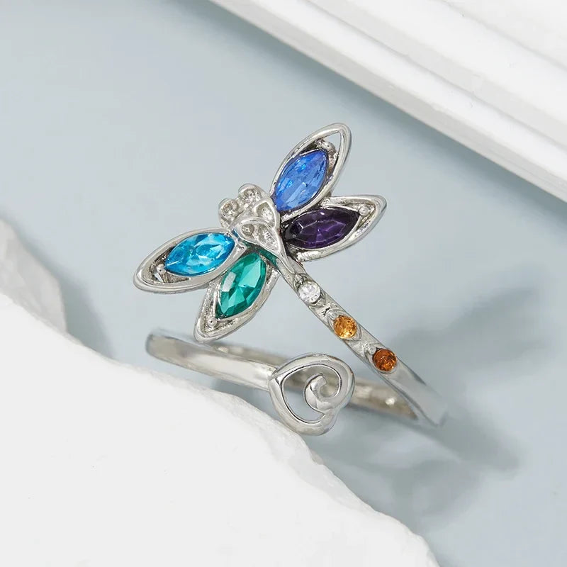 Justerbar ring i vintagestil med trollslända