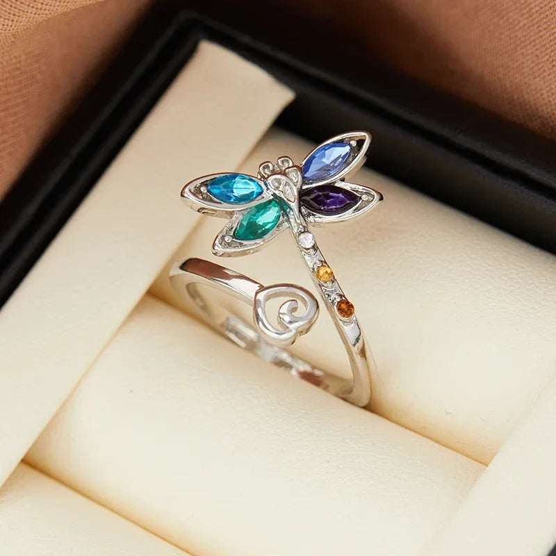 Justerbar ring i vintagestil med trollslända