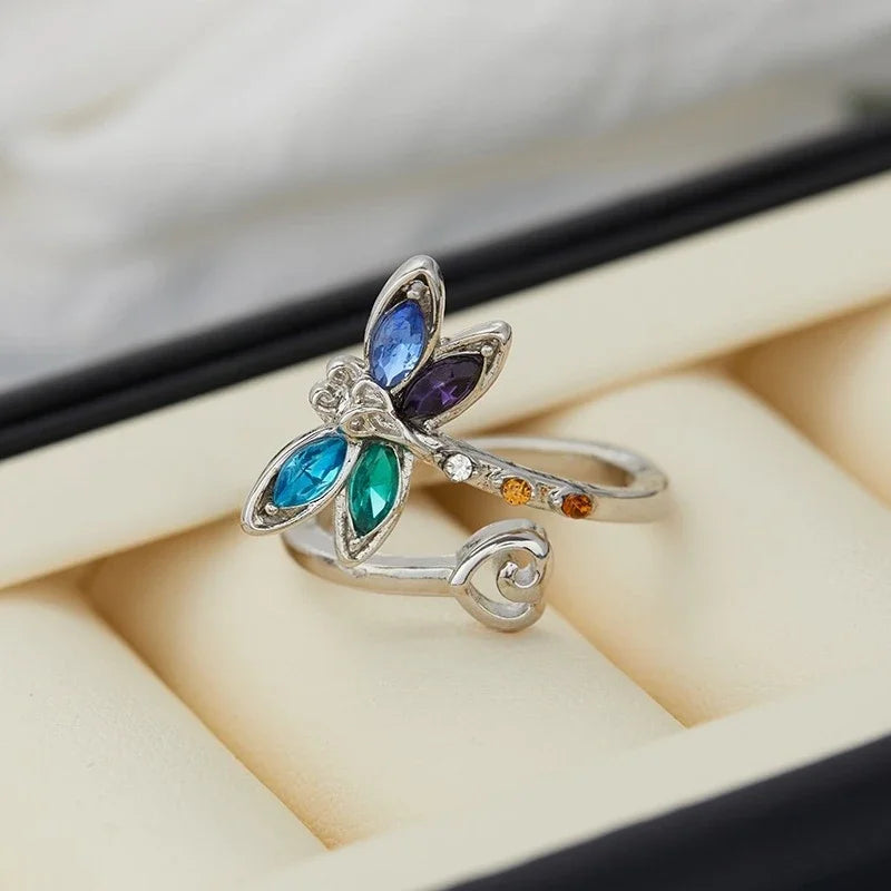 Justerbar ring i vintagestil med trollslända