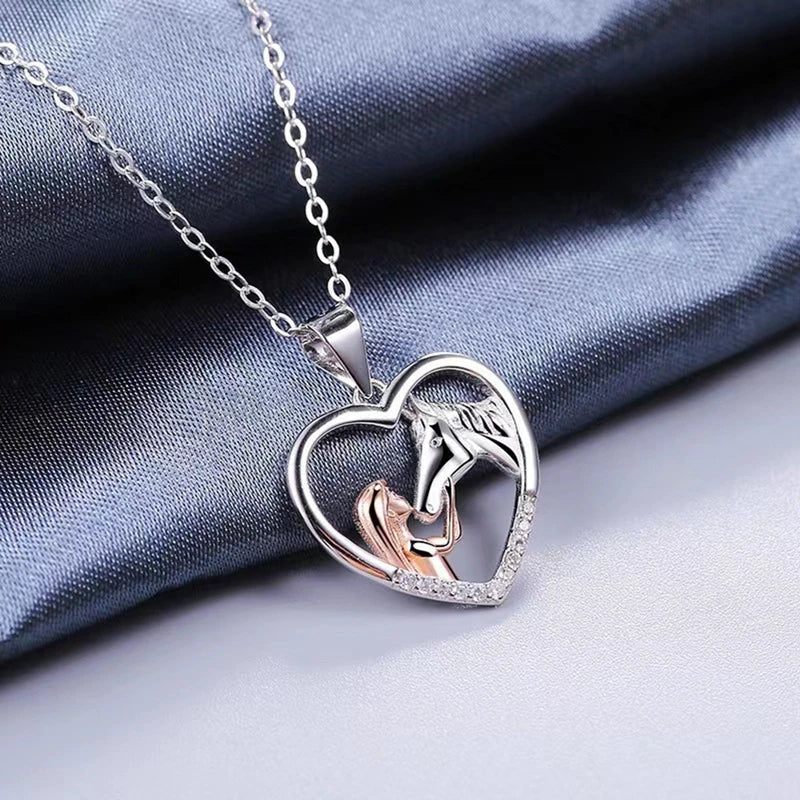 Vacker Hjärta Zirkon Tjej och Häst Halsband