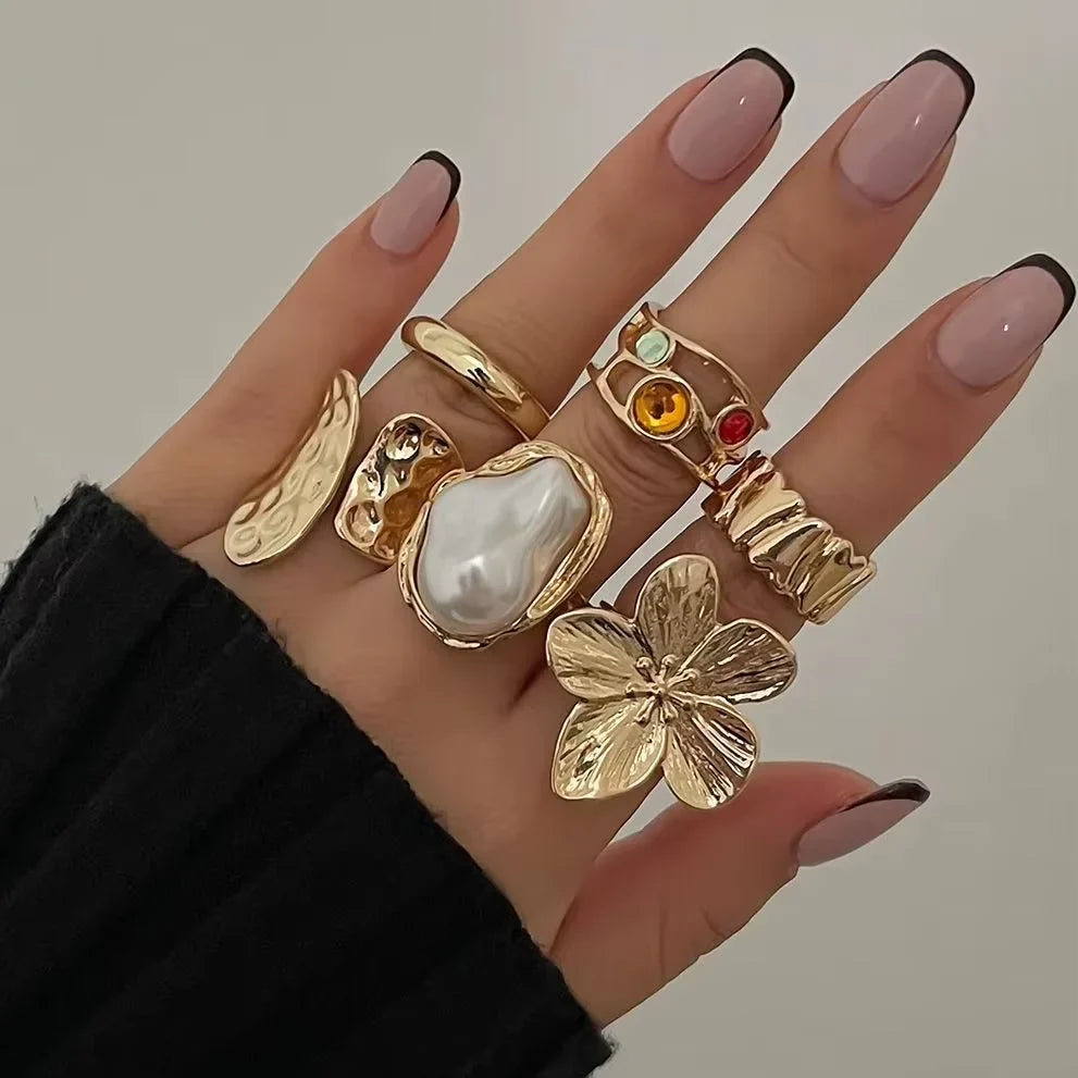 Ringkollektion med barockpärla och blomma