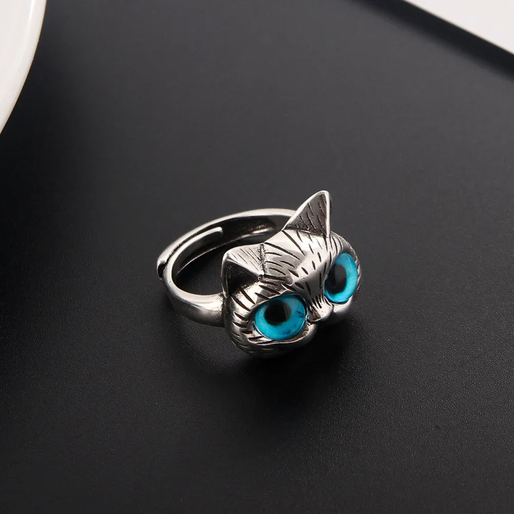 Kattring med blå ögon – lekfull vintage silverring för kattälskare