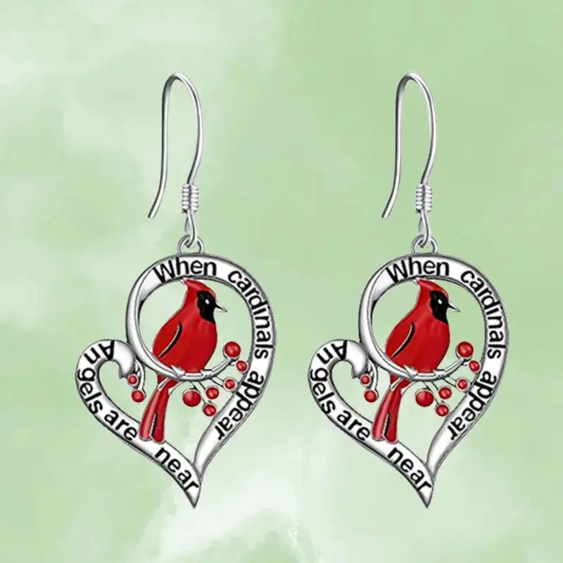 Cardinal Memorial Earrings – “När kardinaler dyker upp, är änglar nära” Hjärtdroppe-design