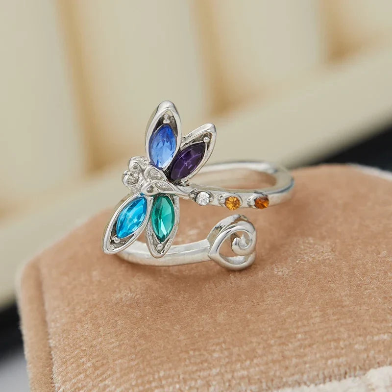 Justerbar ring i vintagestil med trollslända