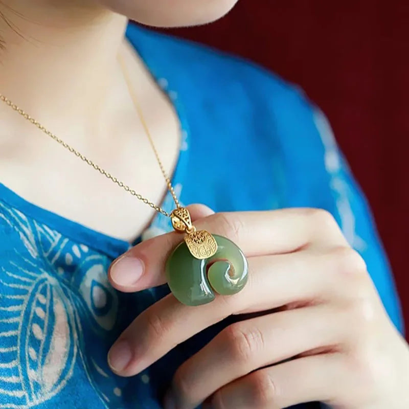 Hetian Jade Elefant Hänge Halsband – 18K Guldpläterad Kedja för Kvinnor