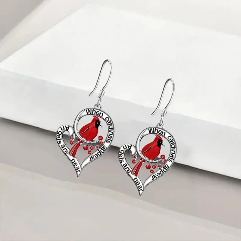 Cardinal Memorial Earrings – “När kardinaler dyker upp, är änglar nära” Hjärtdroppe-design