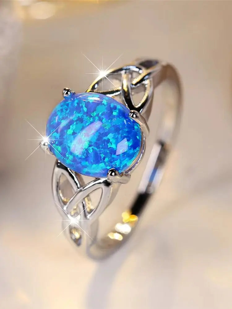 Silverring i vintagestil med blå opal