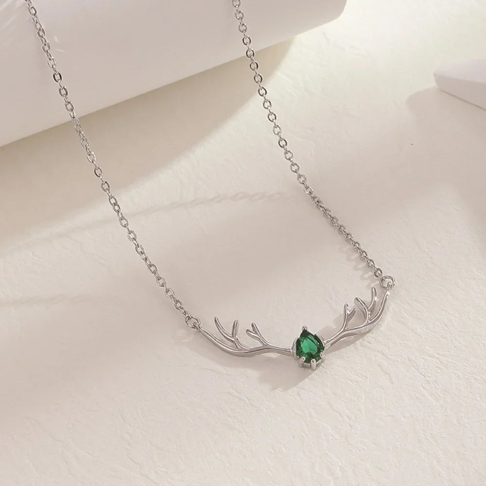 Halsband med Hjortskinn och Delikat Hjärta Charm