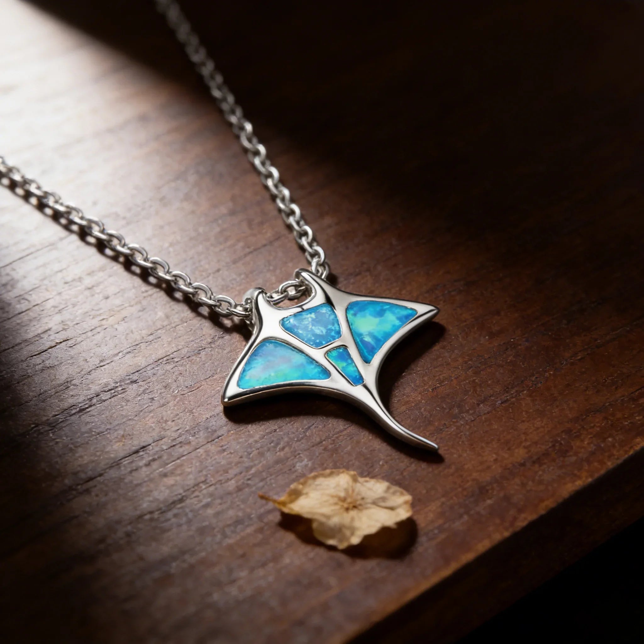 Manta Ray Blå Opal Halsband