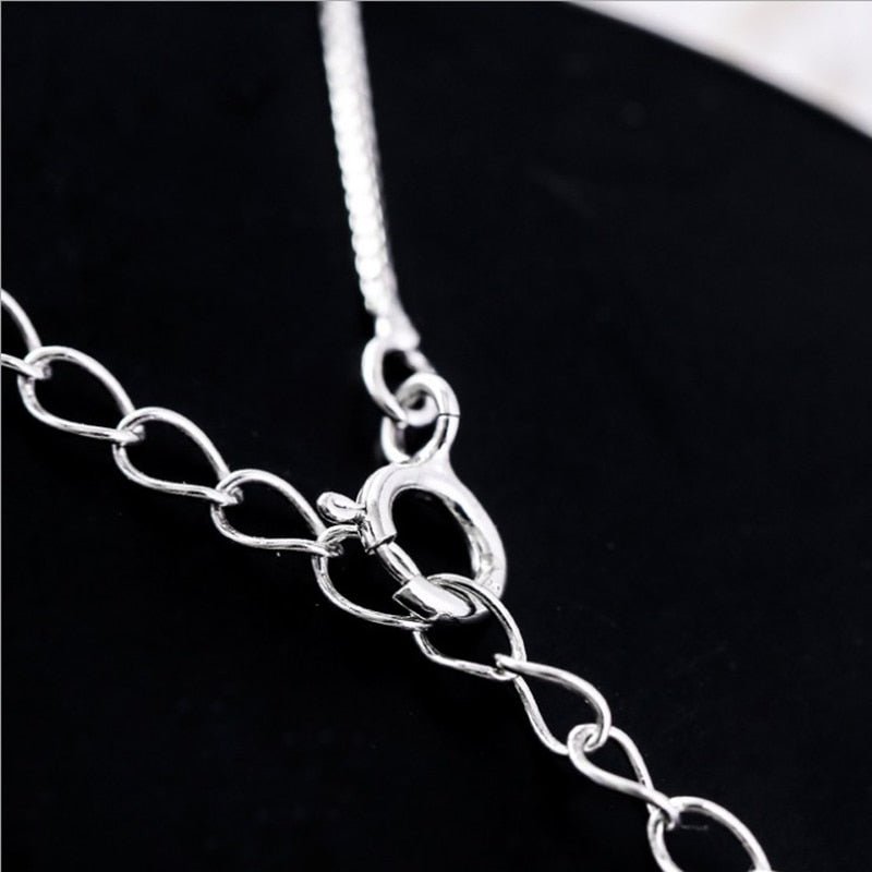 Elegant katt-halsband med halvmåne och katt