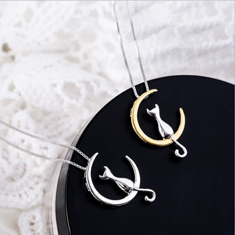 Elegant katt-halsband med halvmåne och katt
