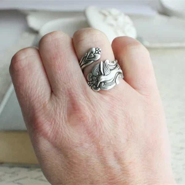 Ring med kolibri och blomma