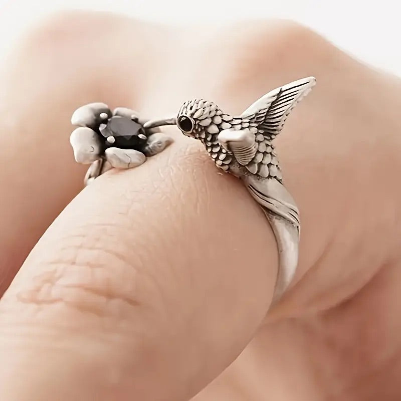Ring med kolibri och blomma – justerbar öppen fågelring för dam