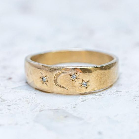 Guldring i vintagestil – gyllene natt