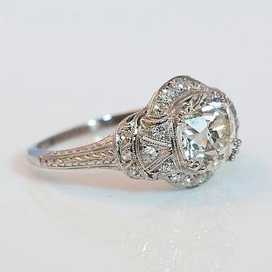 Silverring i vintagestil med vit kristall