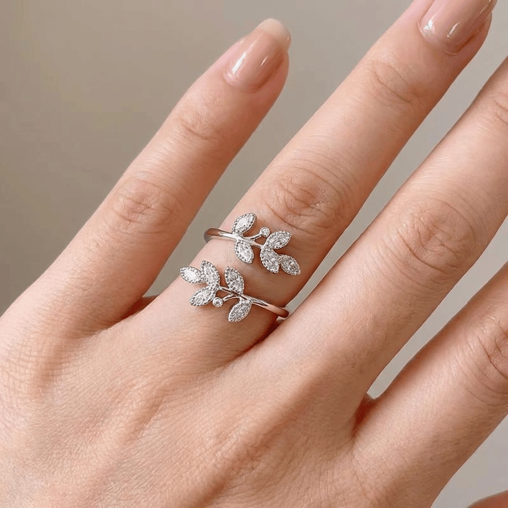 Lindad guldring med löv – justerbar
